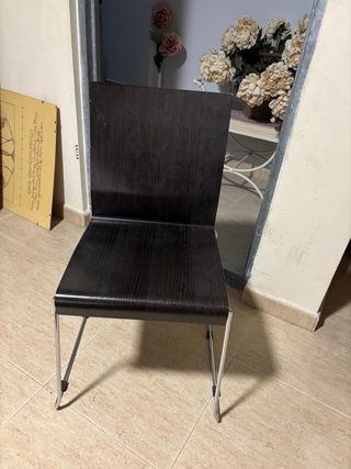 Mesa auxiliar madera y metal y seis sillas BANAK