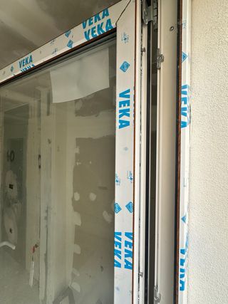 Ventana PVC VEKA 2x2.1m Nueva