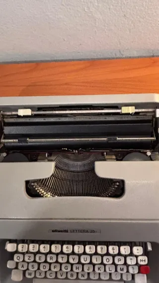 Macchina da scrivere Olivetti Lettera 35