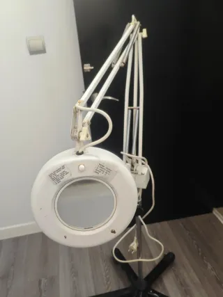 Secador de casco y lupa de pie