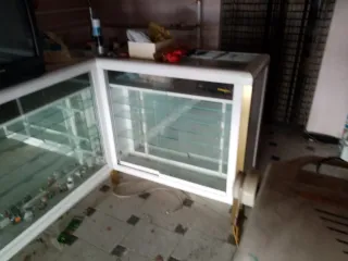 2 Banconi L in vetro e metallo