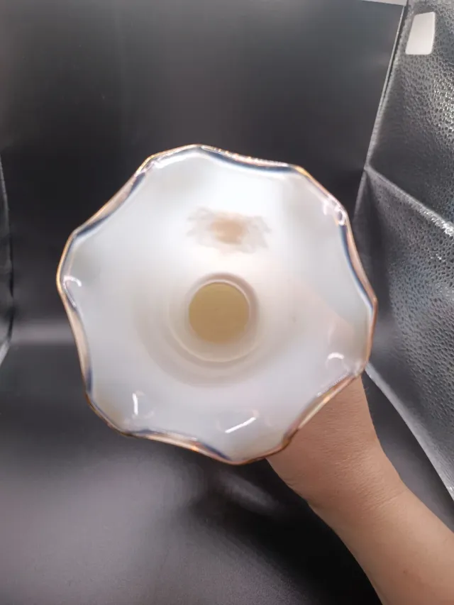 Vaso opalino in vetro decorato