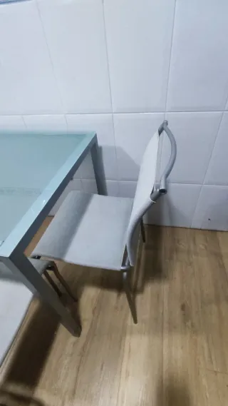 Mesa de cocina y 4 sillas