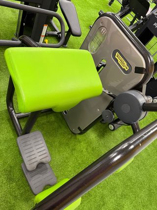 Máquina de glúteo Technogym