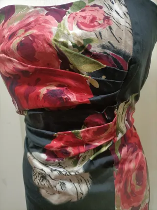 Vestido strapless floral con chaquetilla