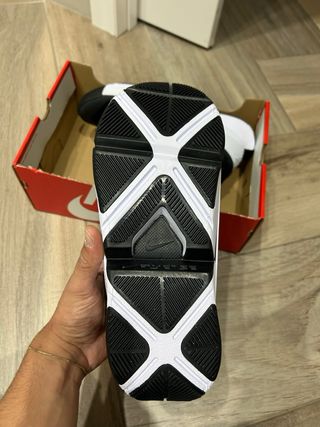 Nike Go Flyease Scarpe Uomo Nero Bianco