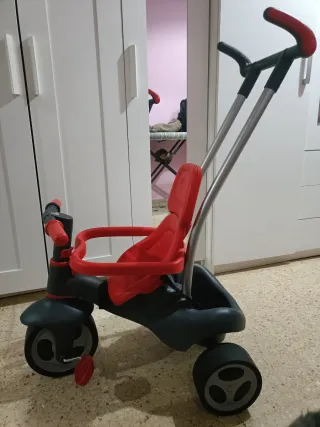Triciclo infantil rojo y negro