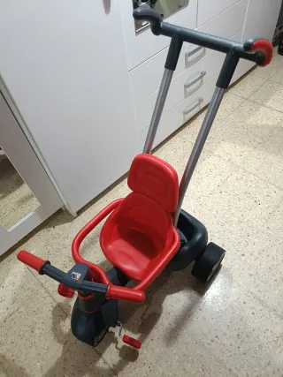 Triciclo infantil rojo y negro