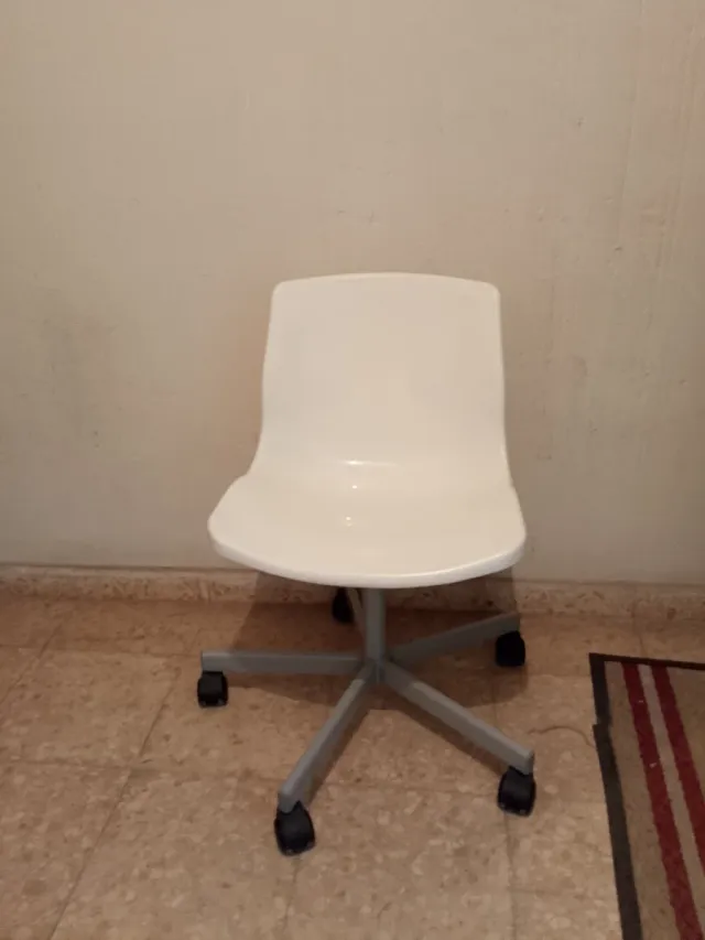 Sillas de plástico blancas Ikea