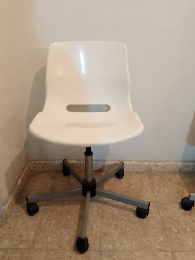 Sillas de plástico blancas Ikea