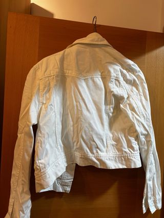 Chaqueta tejana blanca Pull and Bear