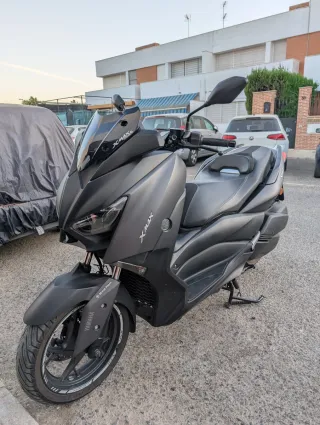 Yamaha Xmax 300