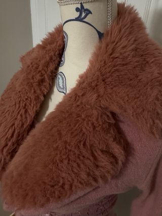 Top y cárdigan rosa encaje y pelo