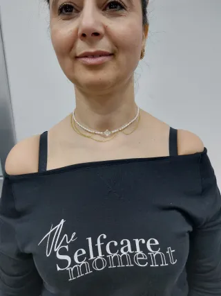 Collana con perle e ciondolo a quadrifoglio