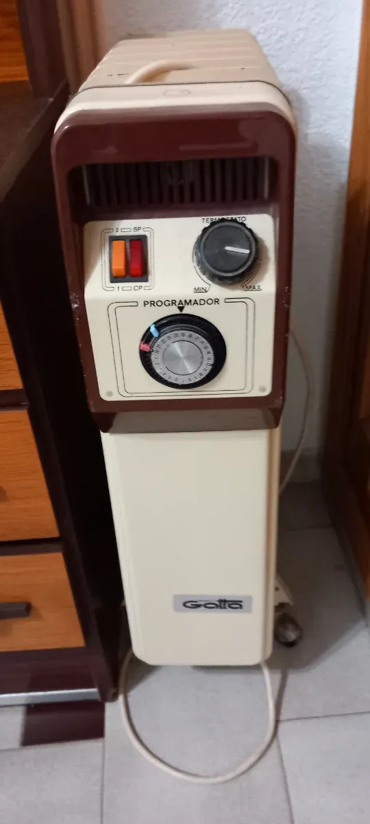 Radiador de aceite beige y marrón