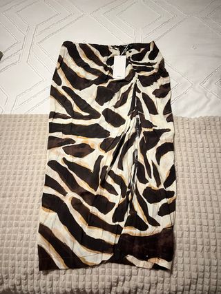 Falda midi Mango T38 con etiqueta
