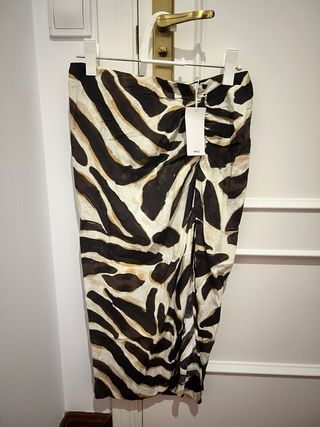 Falda midi Mango T38 con etiqueta