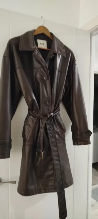 Gabardina polipiel marrón