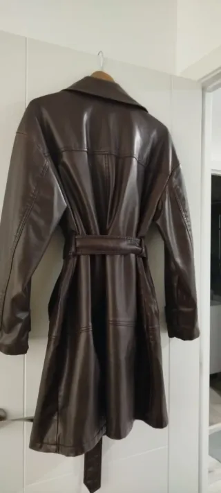 Gabardina polipiel marrón