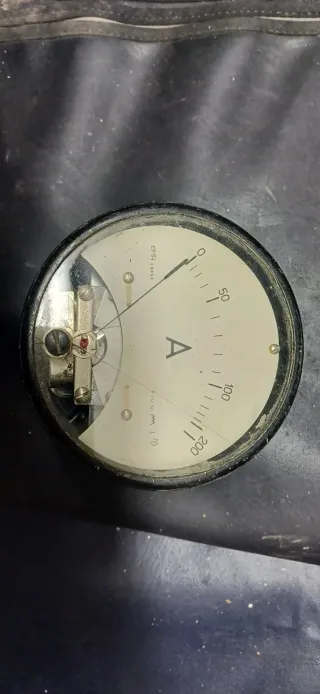 Voltímetro y Amperímetro Analógico