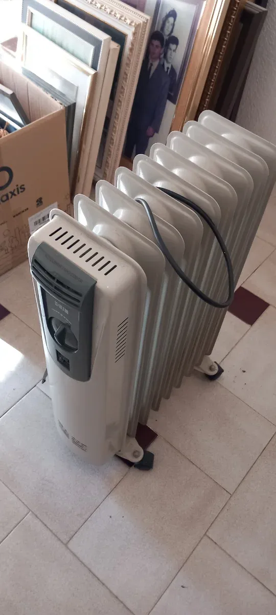 Radiador eléctrico beige y gris