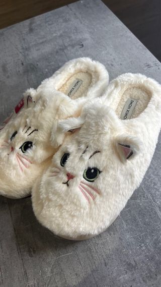Zapatillas de casa de gato peluche.