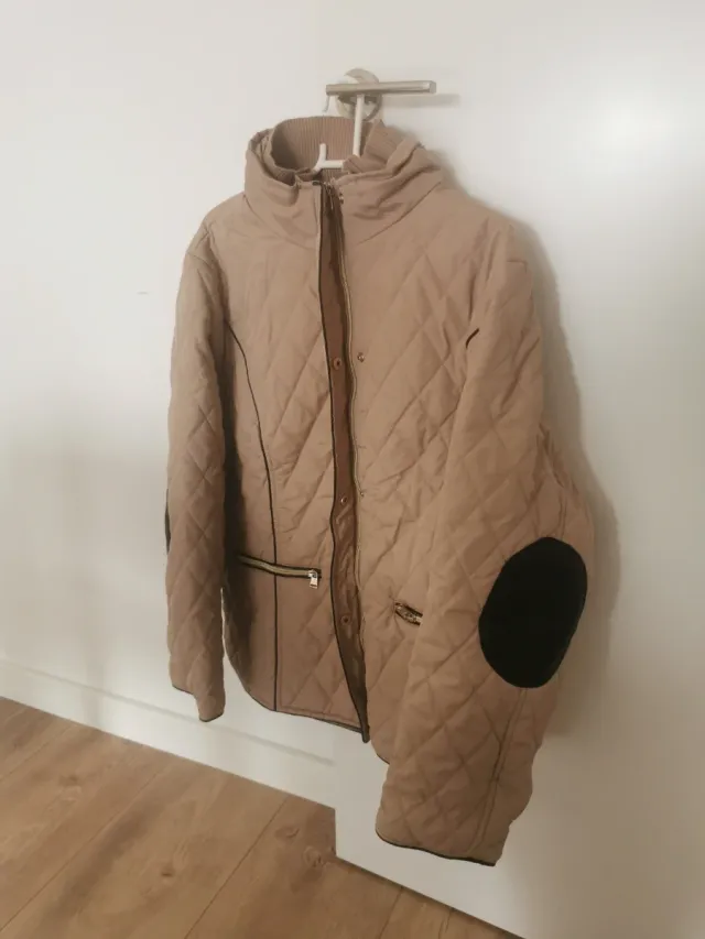 Chaqueta de mujer acolchada beige