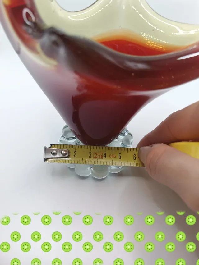 Cigno in vetro rosso e giallo