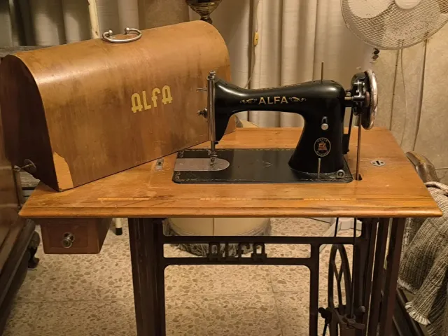 Máquina de costura Alfa
