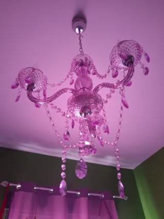 Lámpara colgante rosa de cristal y plástico