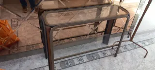 Mesa auxiliar metal y cristal