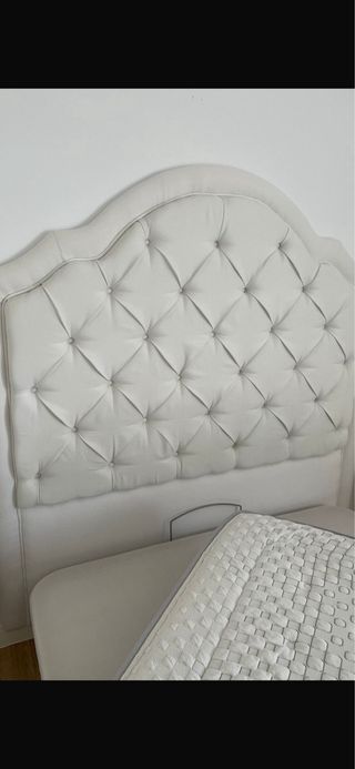 Cabecero capitoné blanco tela lavable.