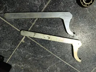 Llave para tuercas de escape