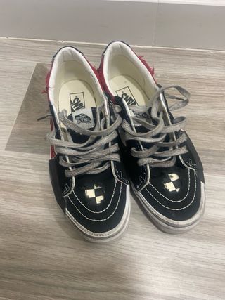 Zapatillas Vans Negras y Rojas