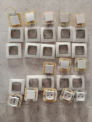 Enchufes e interruptores varios