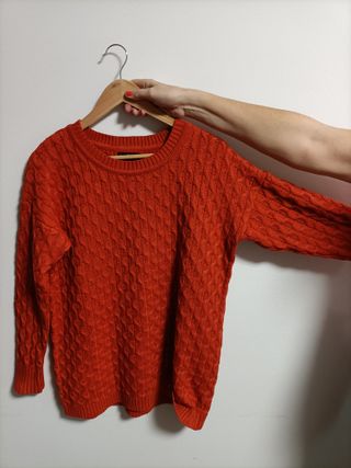 Jersey de lana naranja trenzado
