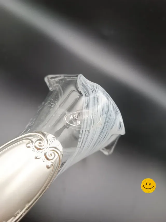 Vaso in vetro bianco