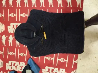 Jersey de punto azul con botones