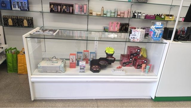 Estanterías metálicas y de plástico