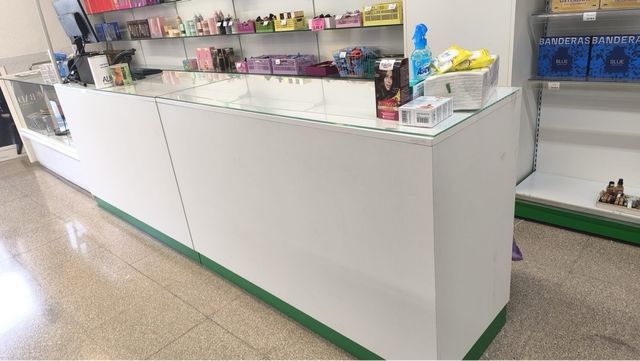 Estanterías metálicas y de plástico