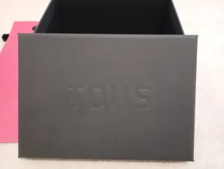 Bolsa y caja Tous negra y rosa