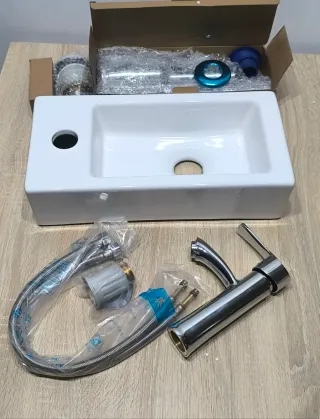 Lavabo Mini Colgante con Grifo y Accesorios