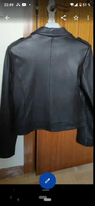 Chaqueta de piel negra con forro