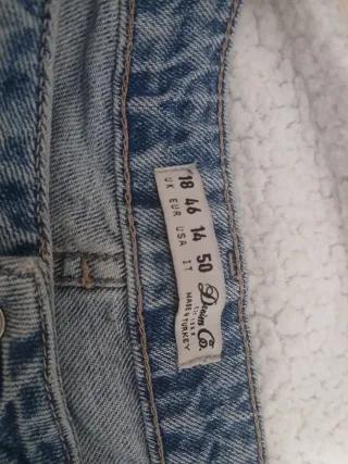 Pantalón vaquero desgastado