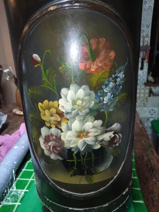 Paragüero antiguo pintado a mano