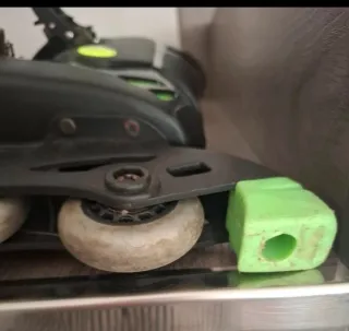 Patines en línea negros y verdes