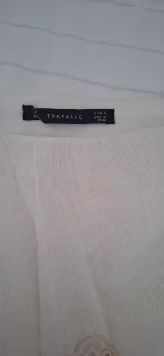 Falda beige con bordado talla S