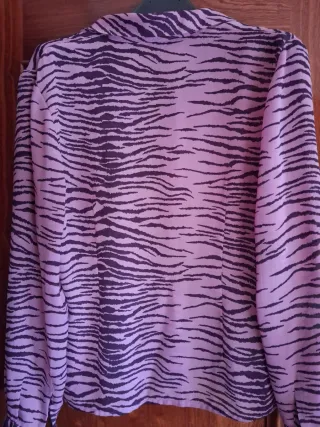 Camisa morada estampado animal
