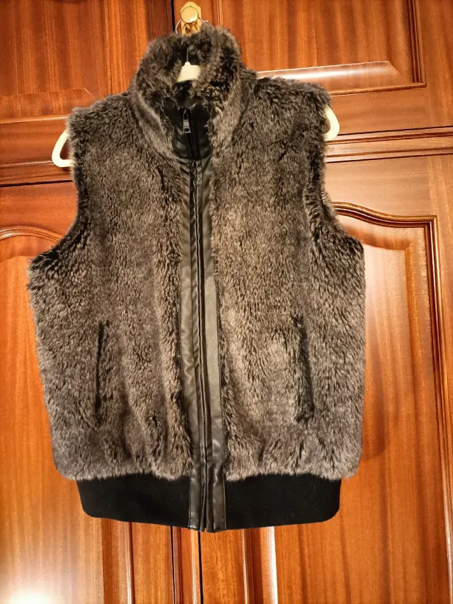 Chaleco pelo gris y negro