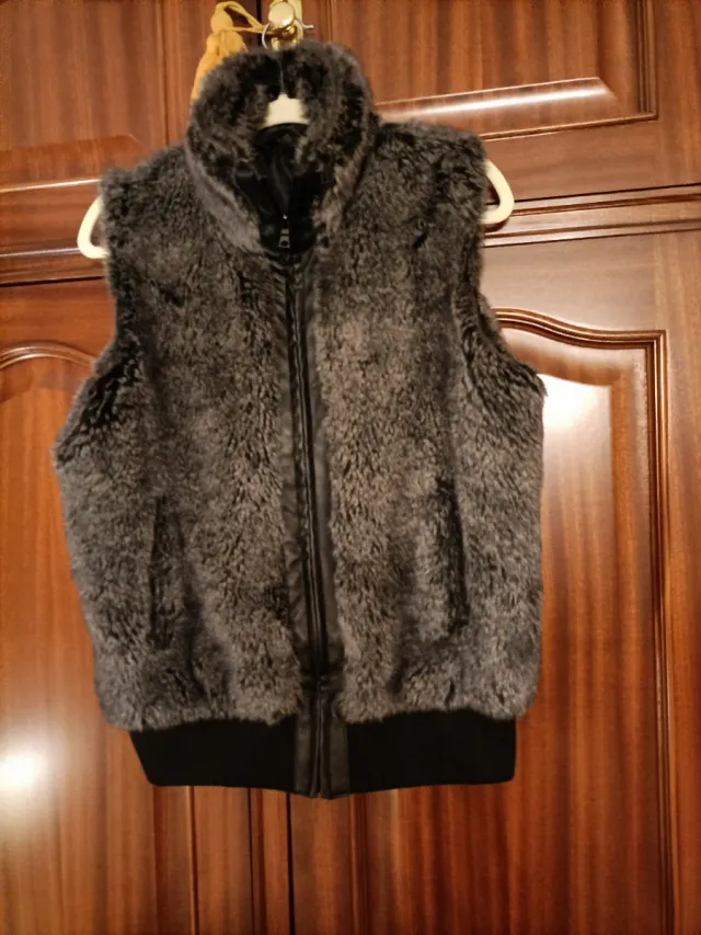 Chaleco pelo gris y negro